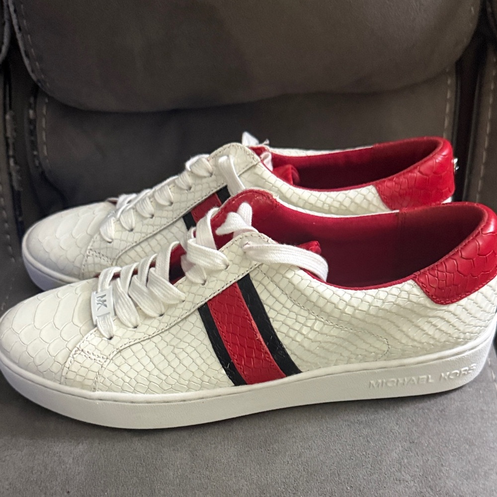 Michael Kors White and Red Textured Sneakers - Picture 2 of 3